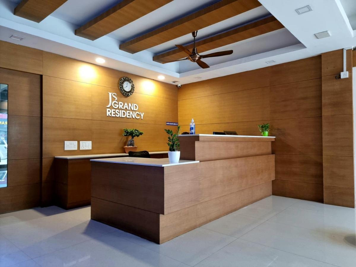 Js Grand Residency Hotel Palakkad Exterior photo