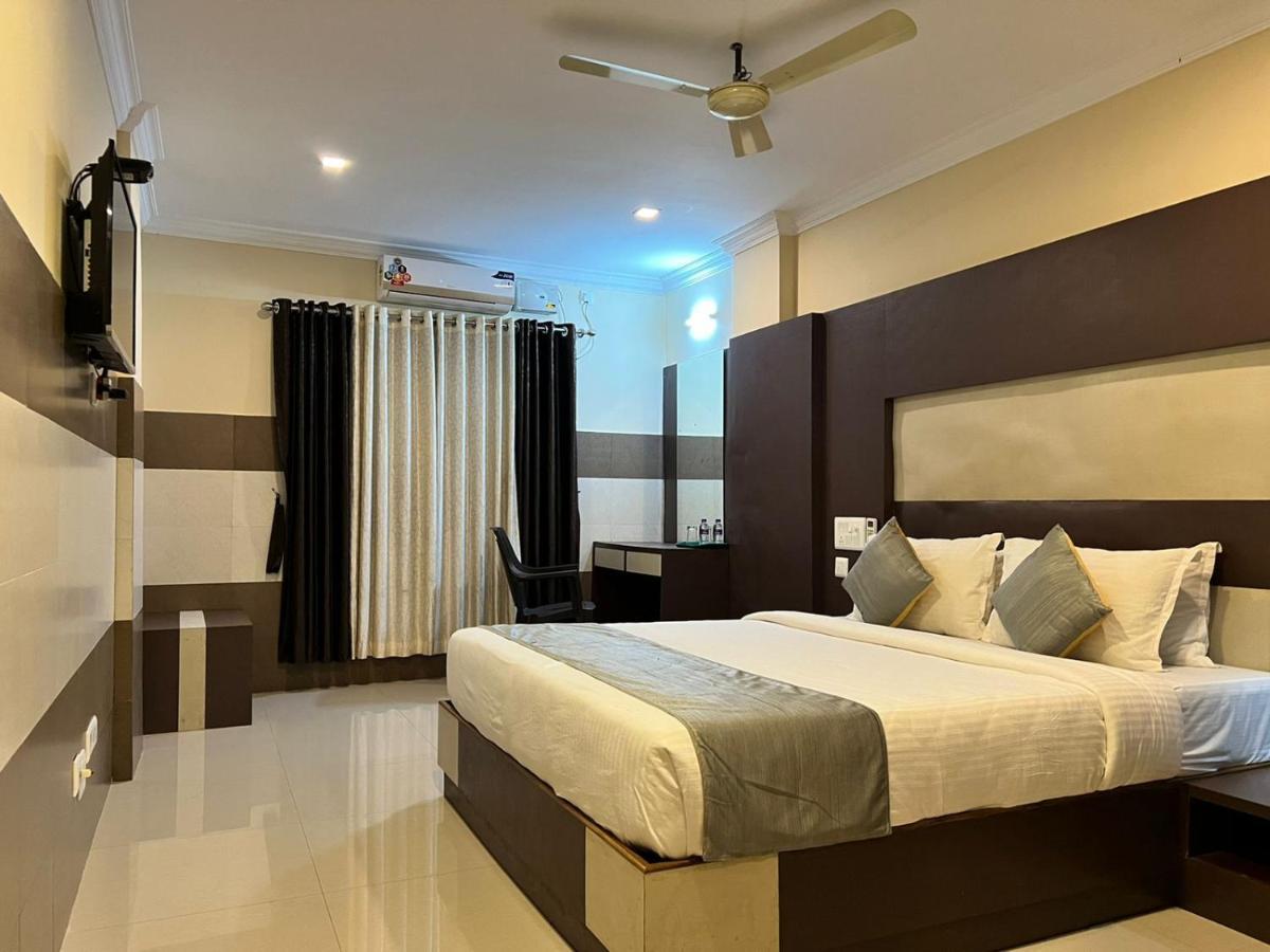Js Grand Residency Hotel Palakkad Exterior photo